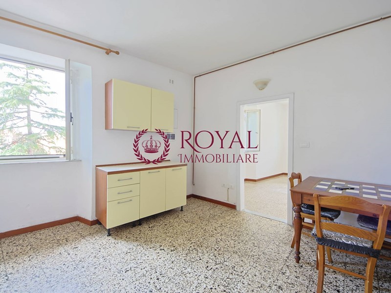 Trilocale in Vendita a Livorno, 90'000€, 70 m²