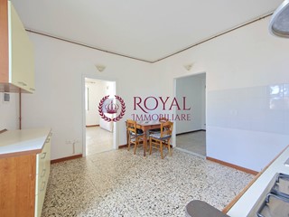 Trilocale in Vendita a Livorno, 90'000€, 70 m²