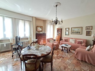 Appartamento in Vendita a Ferrara, 270'000€, 140 m²