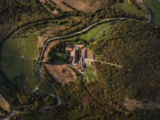 Rustico in Vendita a Grezzana, 7'500'000€, 2800 m²