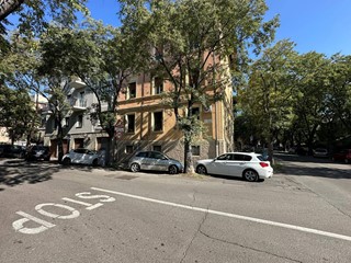 Immobile commerciale in Vendita a Modena, 200'000€, 230 m²