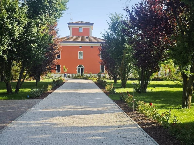 Appartamento in Affitto a Modena, 1'350€, 120 m²