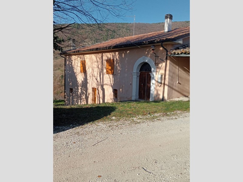 Casa Indipendente in Vendita a Genga, 160'000&euro;, 156 m²