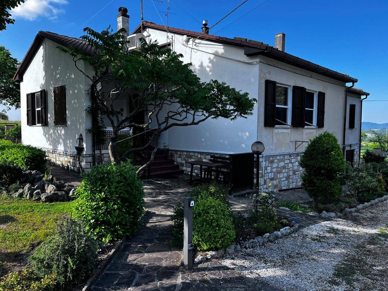 Casa Indipendente in Vendita a Sassoferrato, 165'000&euro;, 150 m²