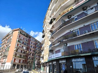 Trilocale in Vendita a Napoli, 235'000€, 65 m²