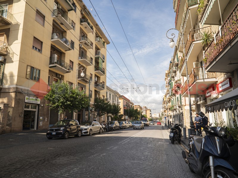 Ufficio in Vendita a Portici, 240'000€, 104 m²