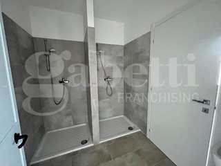 Capannone in Affitto a Monselice, 2'000€, 500 m²