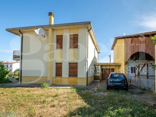 Casa Indipendente in Vendita a Tribano, 220'000€, 170 m²
