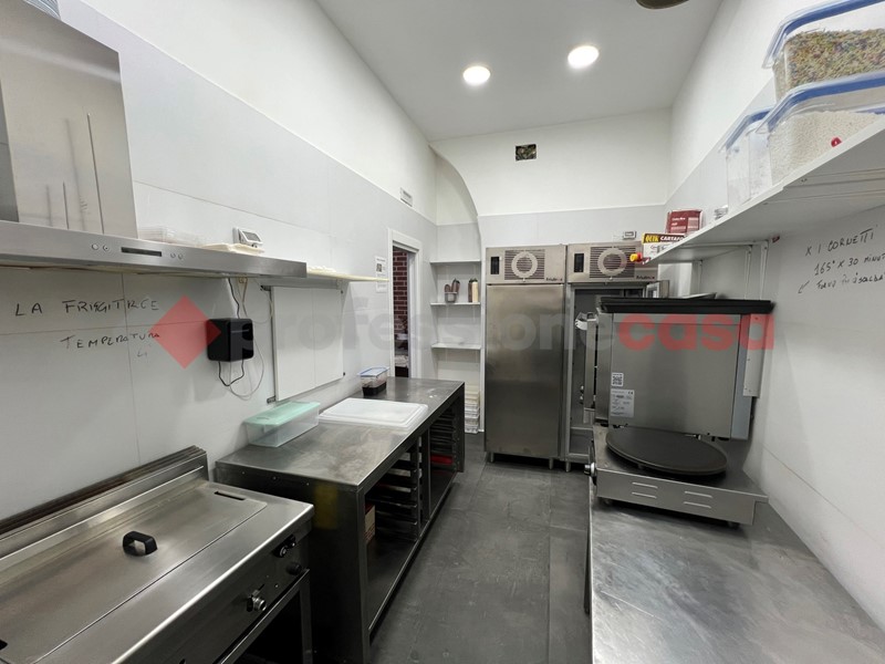 Attività commerciale in Vendita a Portici, 90'000€, 90 m²