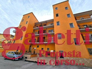 Trilocale in Vendita a L'Aquila, 130'000&euro;, 80 m², con Box