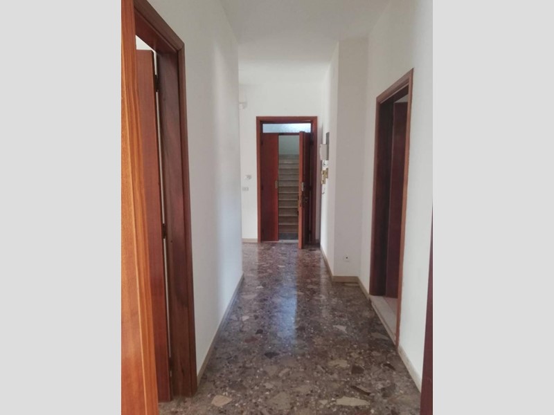 Quadrilocale in Vendita a Taranto, 85'000&euro;, 98 m²