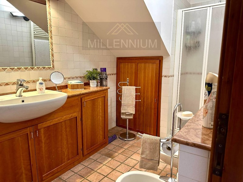 Villa in Vendita a Meina, 376'000€, 320 m²