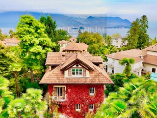 Villa in Vendita a Stresa, 625'000€, 220 m²