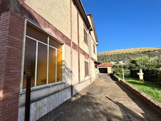 Casa Indipendente in Vendita a Alatri, 375'000€, 400 m², arredato