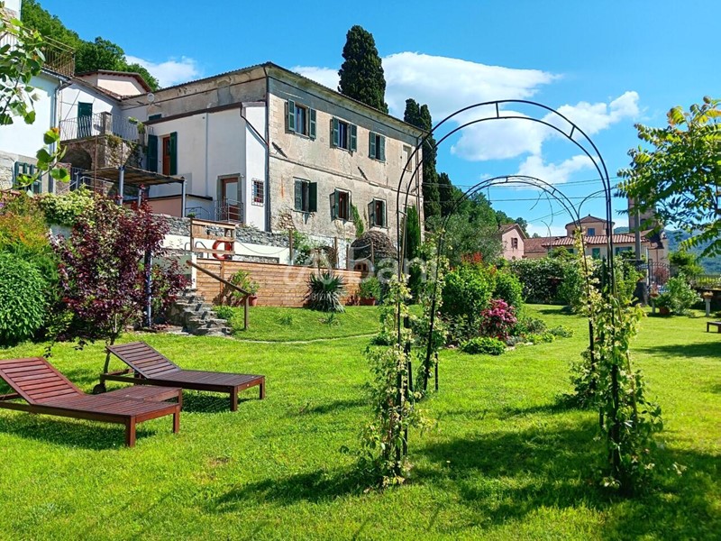 Casa Indipendente in Vendita a Licciana Nardi, 495'000€, 560 m², arredato