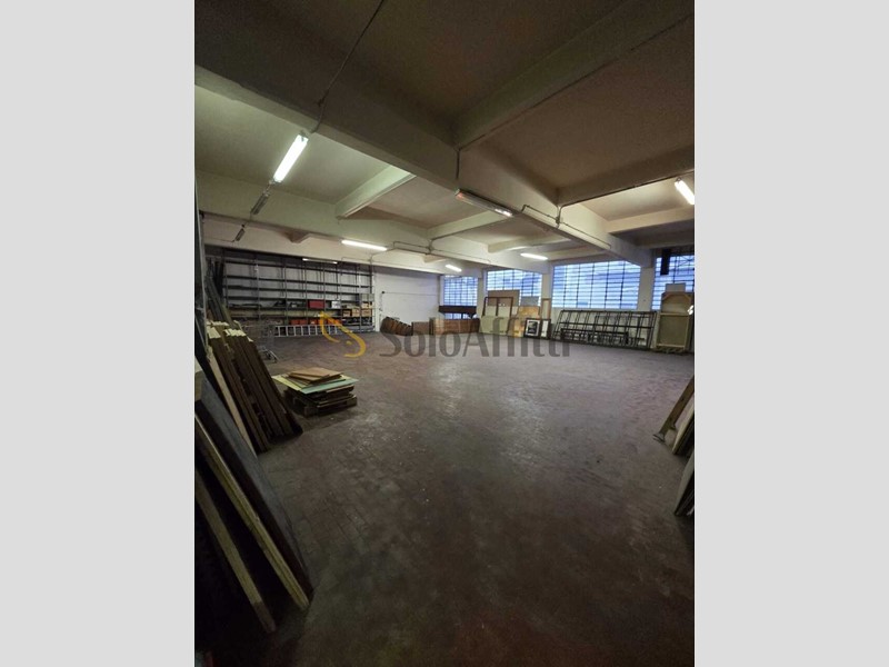 Box in Affitto a Torino, zona Barriera di Milano, 1'000€, 300 m²