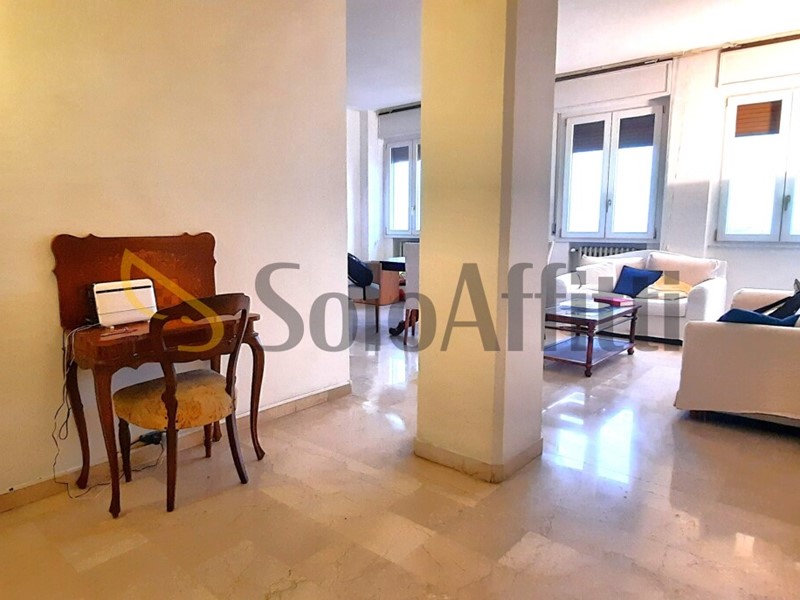 Appartamento in Affitto a Modena, zona Madonnina, 800€, 110 m²