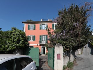 Casa Indipendente in Vendita a Genova, zona Rivarolo, 215'000€, 280 m²