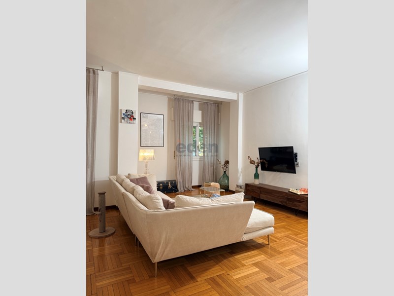 Trilocale in Vendita a Modena, zona Centro, 360'000€, 123 m², con Box