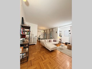 Trilocale in Vendita a Modena, zona Centro, 355'000€, 123 m², con Box