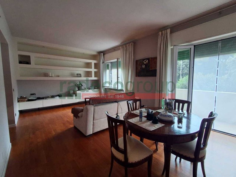 Appartamento in Affitto a Livorno, zona Ardenza, 1'300€, 155 m²
