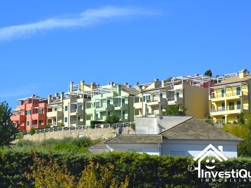 Appartamento in Vendita a Pietra Ligure, 509'000€, 160 m², arredato, con Box