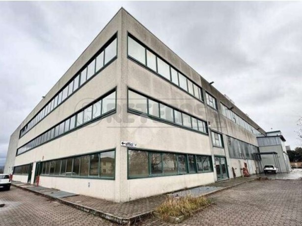 Capannone in Vendita a Dueville, 7710 m²