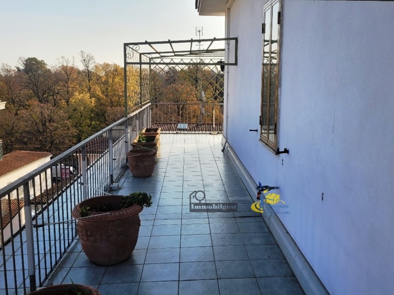 Appartamento in Vendita a Parma, zona Pablo - Prati Bocchi - Osp. Maggiore, 398'000&euro;, 177 m², con Box