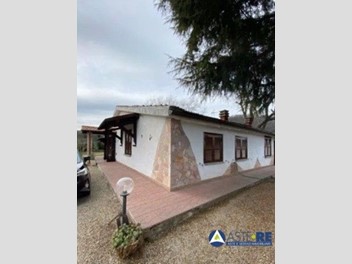 Trilocale in Vendita a Viterbo, 90'000€, 133 m²