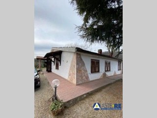 Trilocale in Vendita a Viterbo, 90'000€, 133 m²