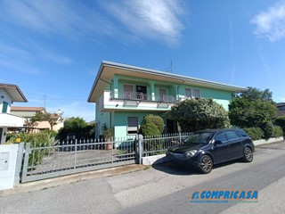 Casa Semi Indipendente in Vendita a Casale di Scodosia, 159'000€, 200 m²