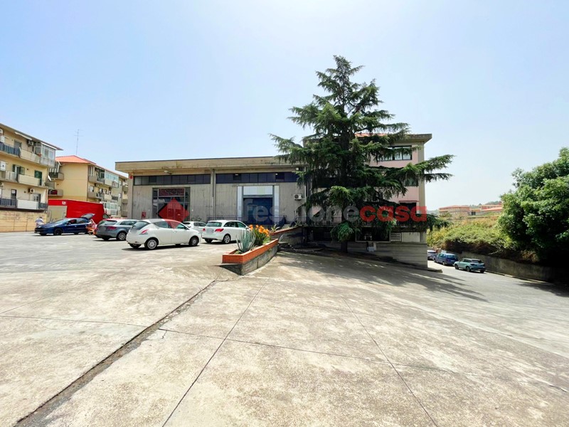 Ufficio in Affitto a Motta Sant'Anastasia, 1'800€, 160 m²