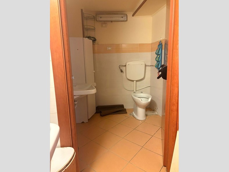 Ufficio in Affitto a Messina, 1'700€, 160 m², arredato