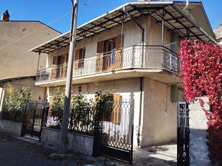 Casa Indipendente in Vendita a Tagliacozzo, 103'000€, 200 m²