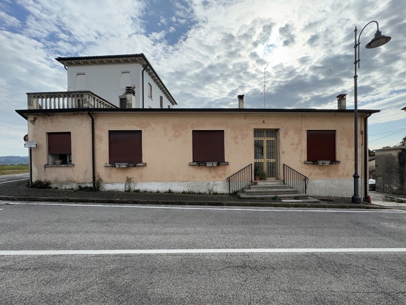 Casa Indipendente in Vendita a Agugliaro, 75'000&euro;, 160 m²