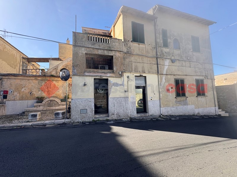 Negozio in Vendita a Terracina, 65'000€, 35 m²