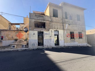 Negozio in Vendita a Terracina, 65'000€, 35 m²
