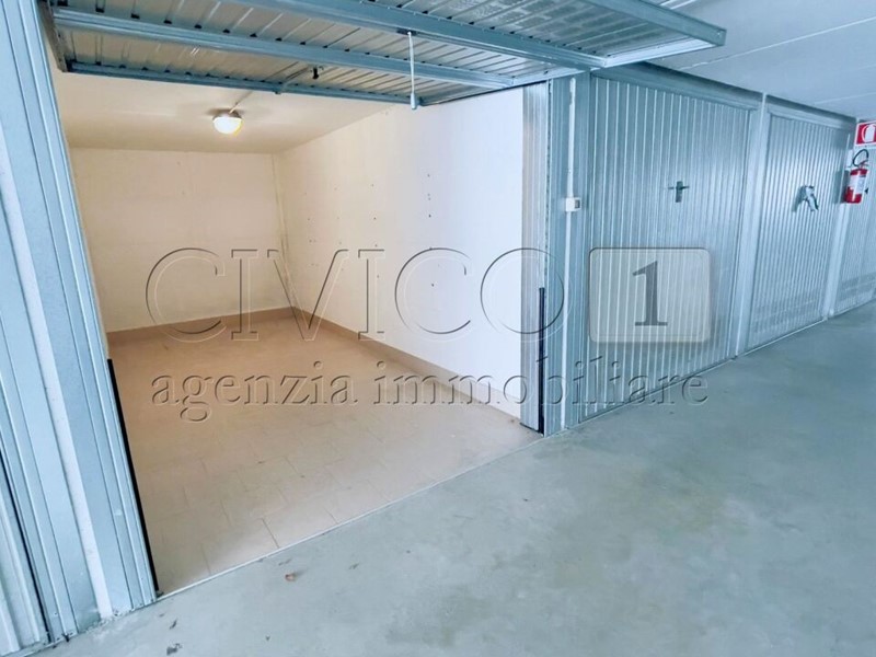 Immobile commerciale in Vendita a Rubano, zona Sarmeola, 12'000€, 18 m², con Box
