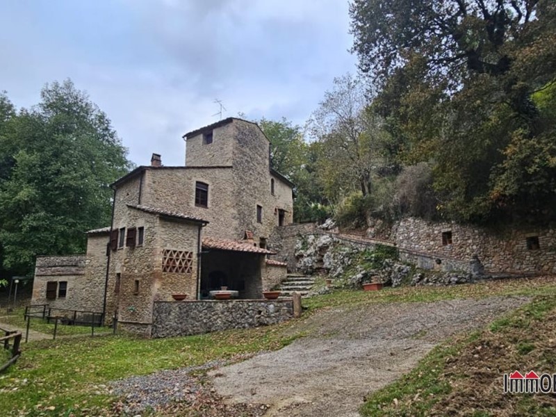 Villa in Vendita a San Gimignano, 590'000€, 350 m²