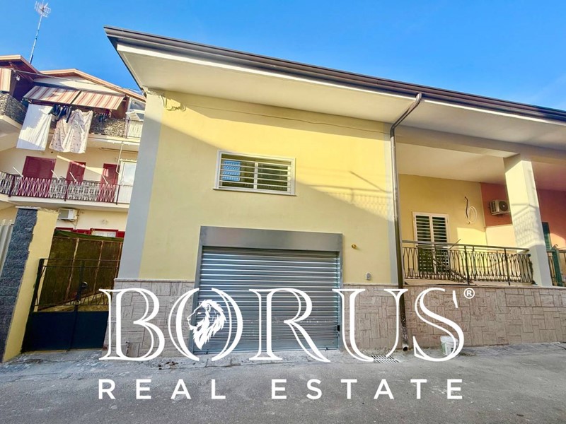 Casa Indipendente in Affitto a Sant'Antimo, 650€, 180 m²