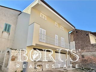 Casa Indipendente in Vendita a San Prisco, 450'000€, 260 m²