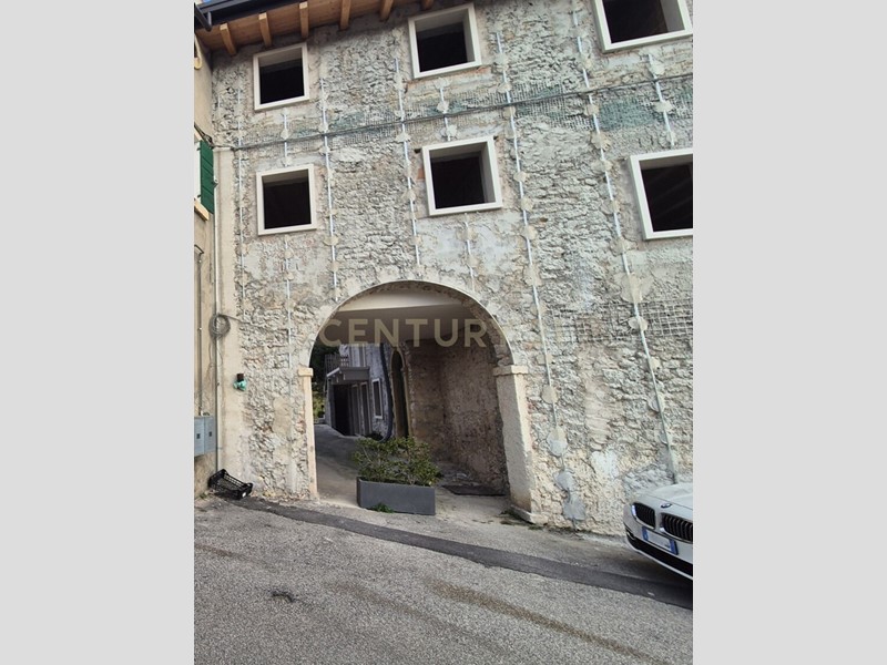 Casa Semi Indipendente in Vendita a Negrar di Valpolicella, 570'000€, 315 m², con Box