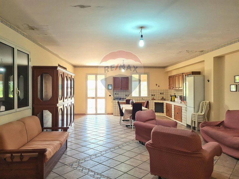 Villa in Vendita a Lentini, 187'000€, 208 m²