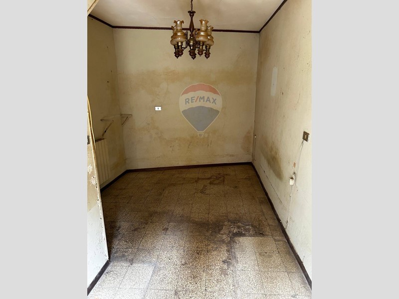 Casa Indipendente in Vendita a Valguarnera Caropepe, 19'000&euro;, 50 m²