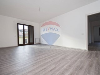 Appartamento in Vendita a Valverde, 239'000€, 140 m²