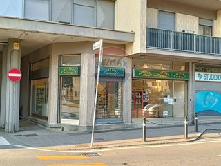 Negozio in Vendita a Torre Boldone, 110'000€, 62 m²