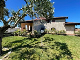 Villa in Vendita a Amorosi, 350'000€, 400 m²