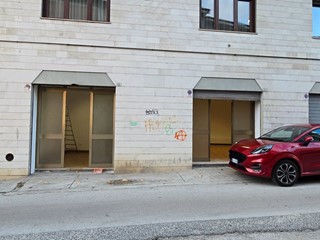 Ufficio in Affitto a L'Aquila, 580€, 50 m²