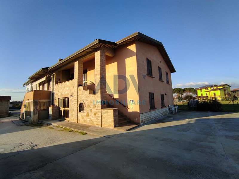 Casa Semi Indipendente in Vendita a Bastia Umbra, 275'000€, 300 m²