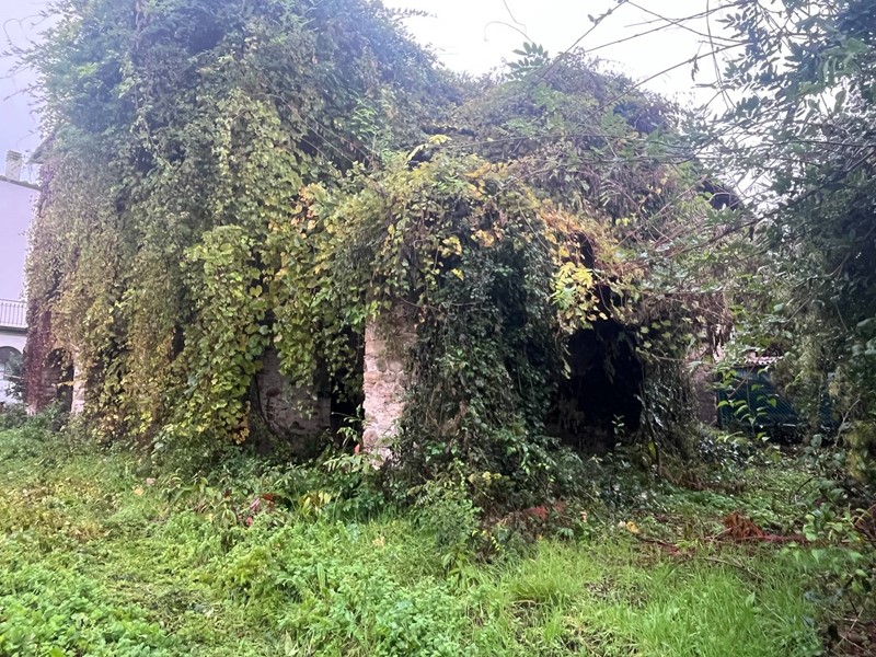 Casa Indipendente in Vendita a Capannori, 130'000&euro;, 200 m²